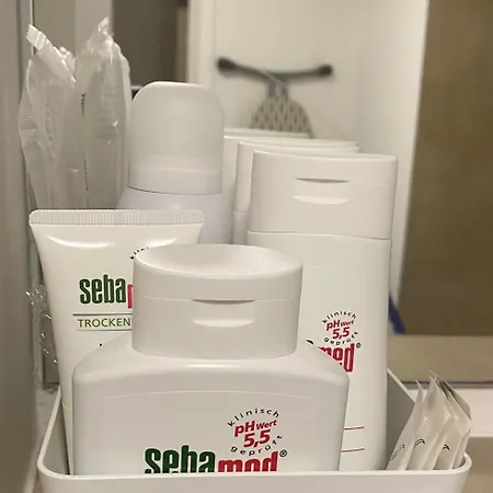 Shared In Former Hotel, Near Train Station, Fully Equipped Kitchen With Washer-dryer * Hürth