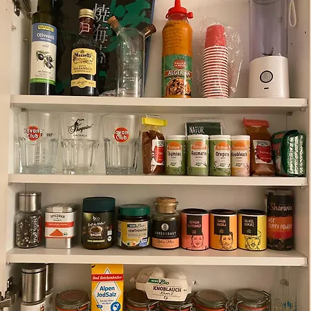 Kwatera prywatna Shared In Former Hotel, Near Train Station, Fully Equipped Kitchen With Washer-dryer *