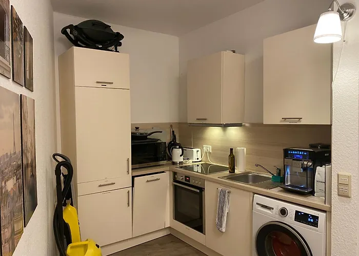 Shared In Former Hotel, Near Train Station, Fully Equipped Kitchen With Washer-dryer Privat bolig