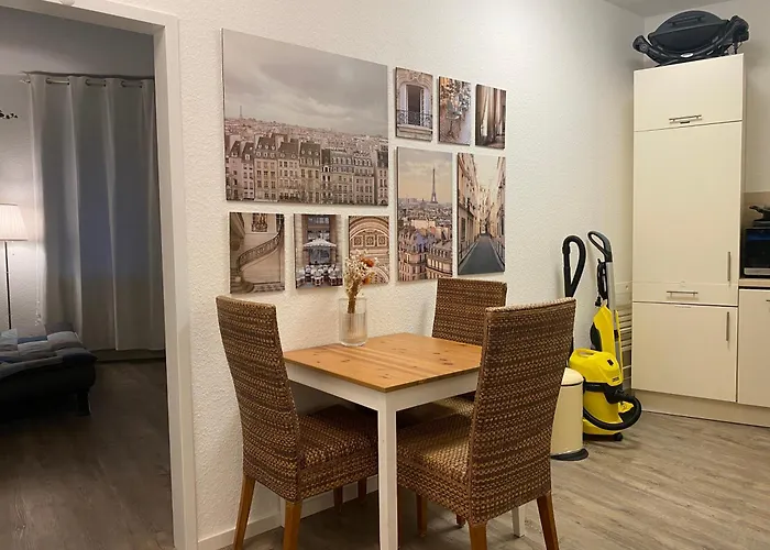 Shared In Former Hotel, Near Train Station, Fully Equipped Kitchen With Washer-dryer Privat bolig *