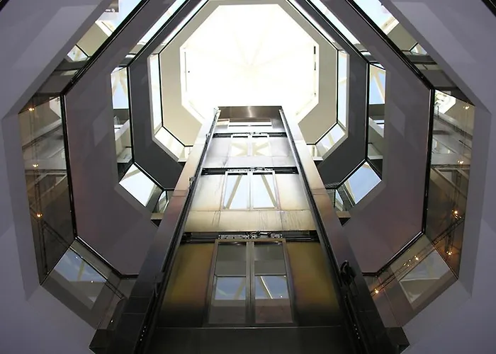 Shared In Former Hotel, Near Train Station, Fully Equipped Kitchen With Washer-dryer *