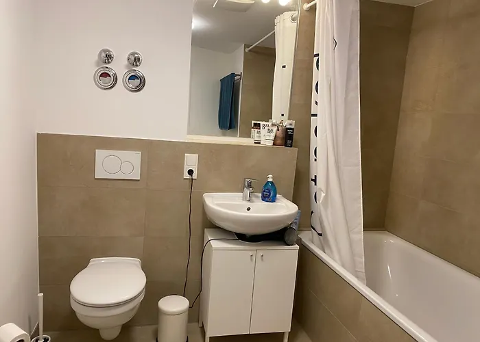 Shared In Former Hotel, Near Train Station, Fully Equipped Kitchen With Washer-dryer *